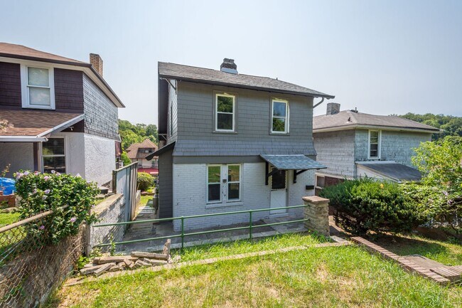 Building Photo - Amazing 3 bedroom home in Wilkinsburg available November 1!