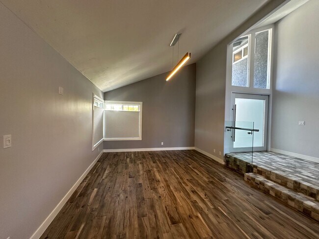 Building Photo - Stunning 4+3 pool home in Agoura Hills -Co...