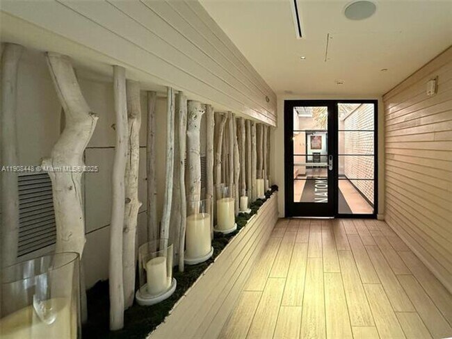 Building Photo - 2301 Collins Ave