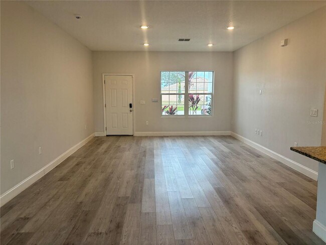 Building Photo - 423 Churchill Ct