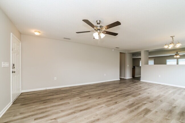Building Photo - 2273 Brian Lakes Dr E