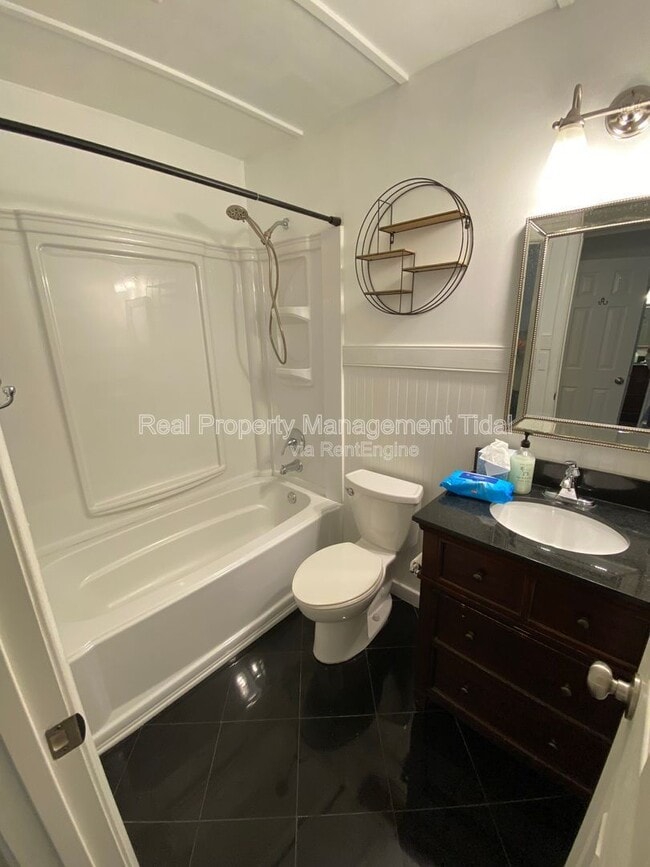 Building Photo - 430 Falling Ln