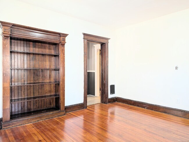 Building Photo - 133 Poplar St