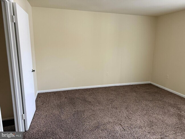 Building Photo - 9 Autumn Hill Way