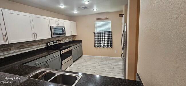 Building Photo - 21147 E Avenida Del Valle