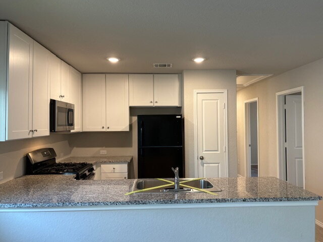 Building Photo - Medina Landing With Full Solar Power and Z...