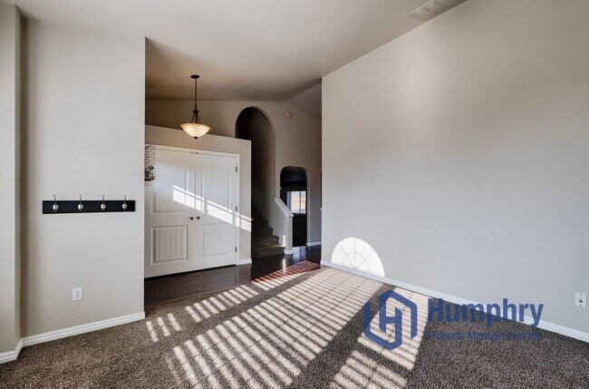 Building Photo - Beautiful home located just minutes from Settler's Park!