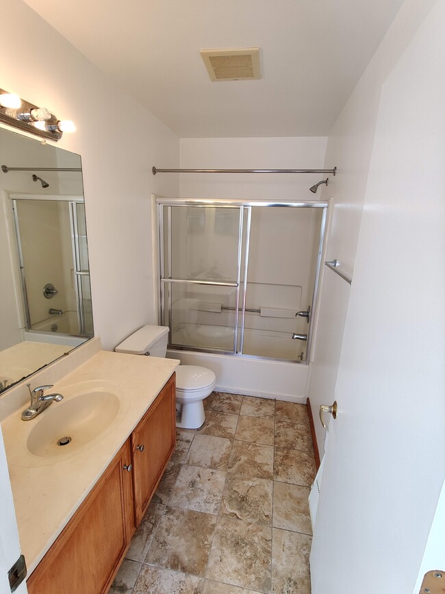 Bathroom - 1213 Poplar St