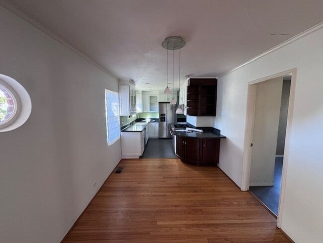 Building Photo - 3 bed/ 2 Bath House within Walking Distance to Cal Poly