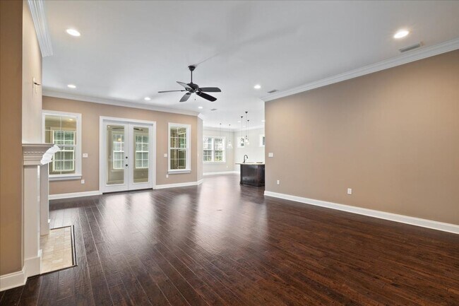 Building Photo - 4 Bedroom in Niceville!