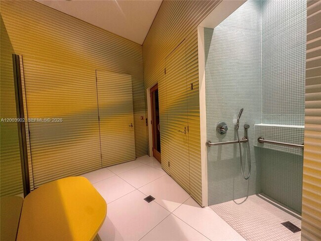 Building Photo - 501 NE 31st St