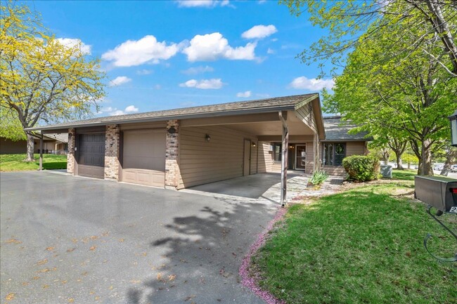 Primary Photo - 2 bedroom 2 bath townhome located on the B...