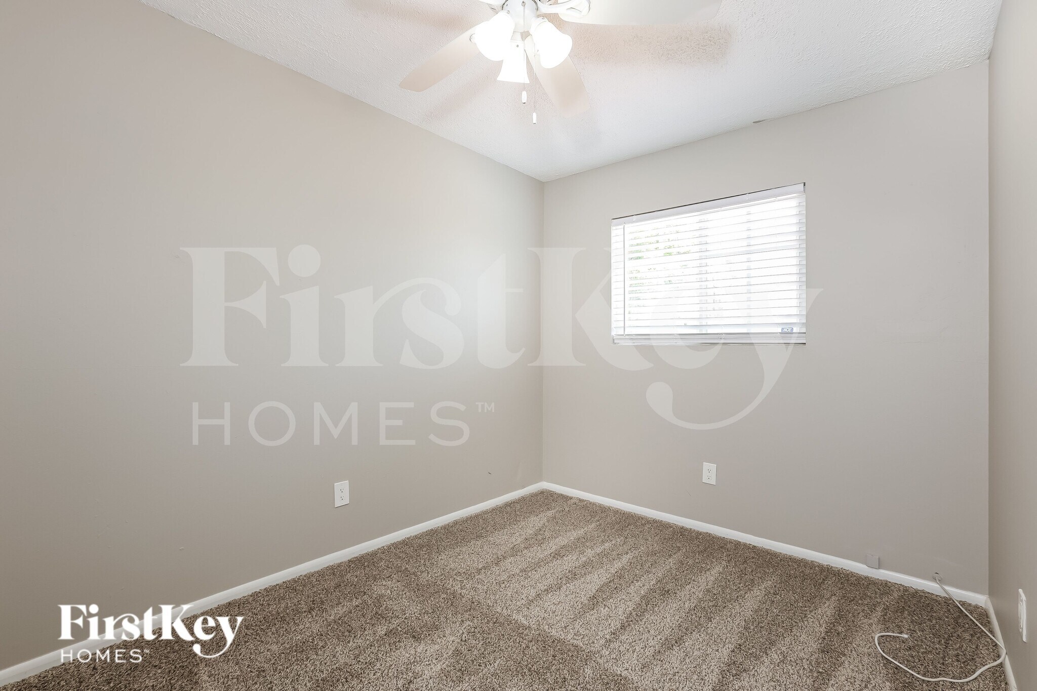 Building Photo - 205 E Orchid Ln