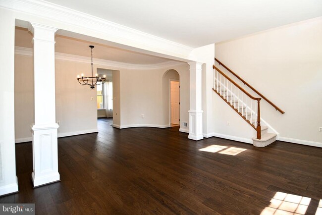 Building Photo - 301 Hillwood Ave