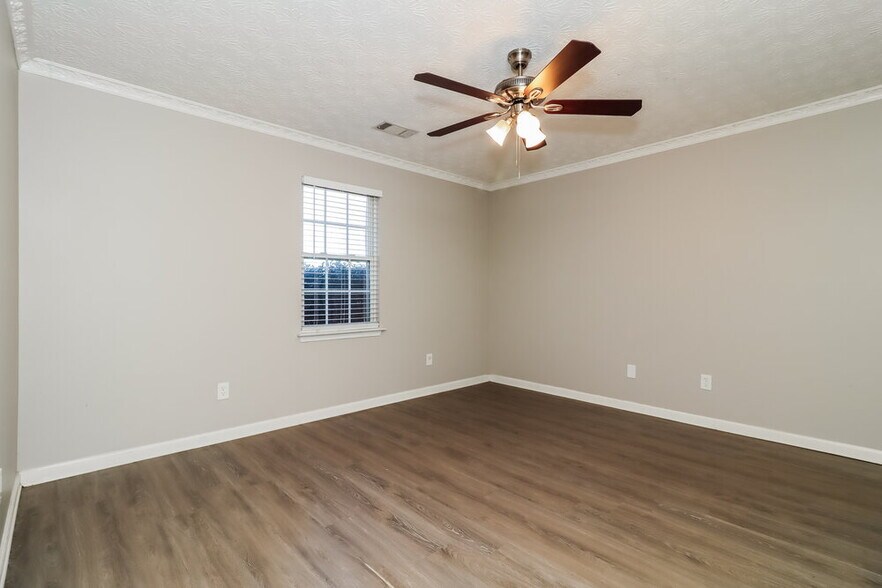 Building Photo - 110 Hunters Keep