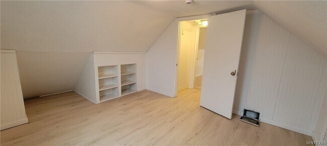 Building Photo - 3563 Sherwood Ave