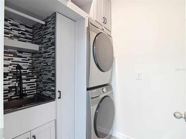 Building Photo - 2682 Common Fig Run