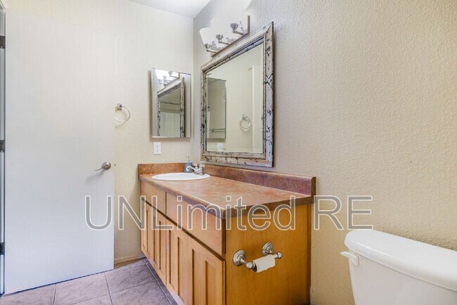 Building Photo - 1385 W University Ave