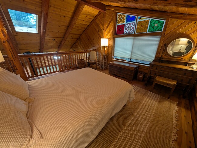 Building Photo - 7312 E Evans Creek Rd