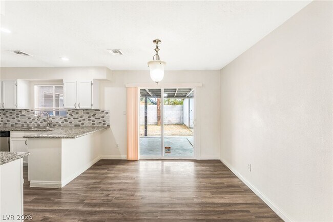 Building Photo - 4960 E Mohave Ave