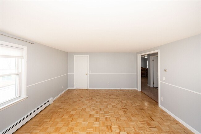 Building Photo - 48 Ray St