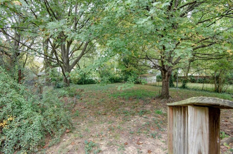 Building Photo - 740 S Warren Ave