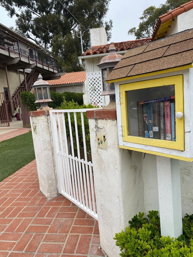 Building Photo - LARGE Mission Hills granny flat w/Loft and A/C!