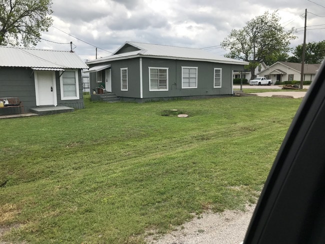 Building Photo - 201 N Main St