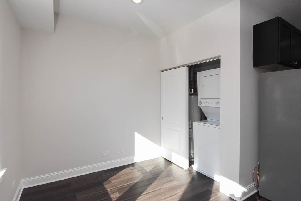 Building Photo - 4401 N Keeler Ave