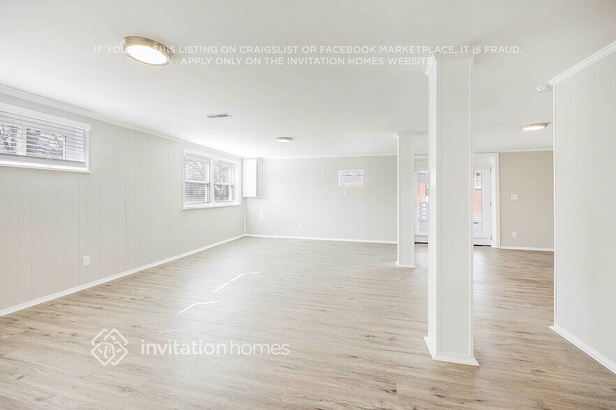 Building Photo - 728 Winthorne Dr