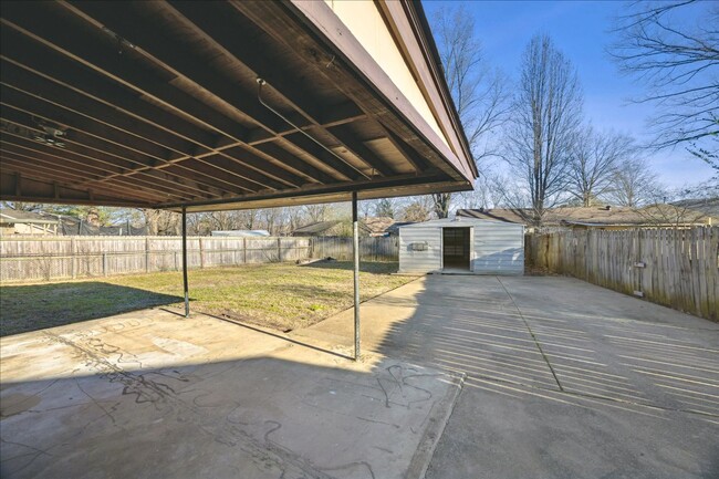 Building Photo - 3BED/2BATH REMODELED
