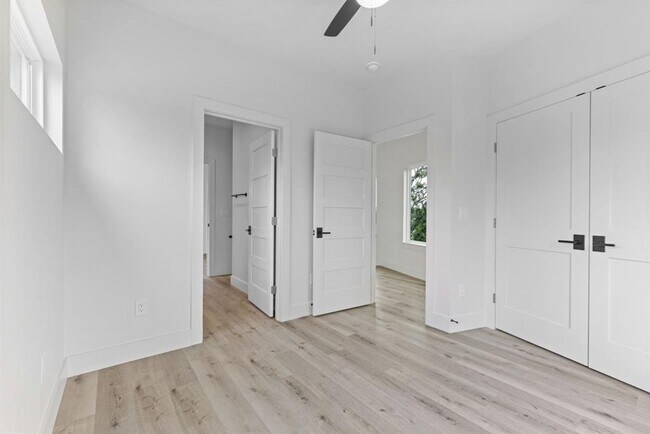 Building Photo - 8507 Hathaway Dr