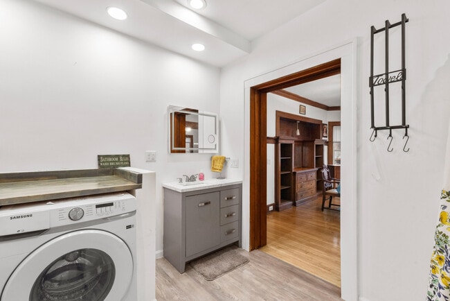 Building Photo - 1136 Fond Du Lac Ave