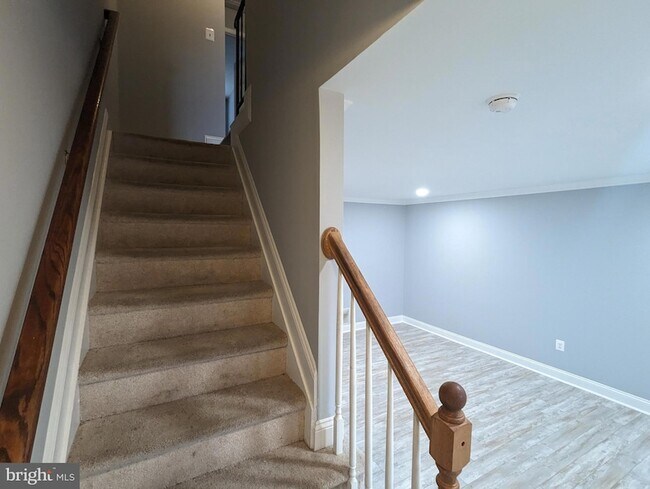 Building Photo - 483 Arwell Court