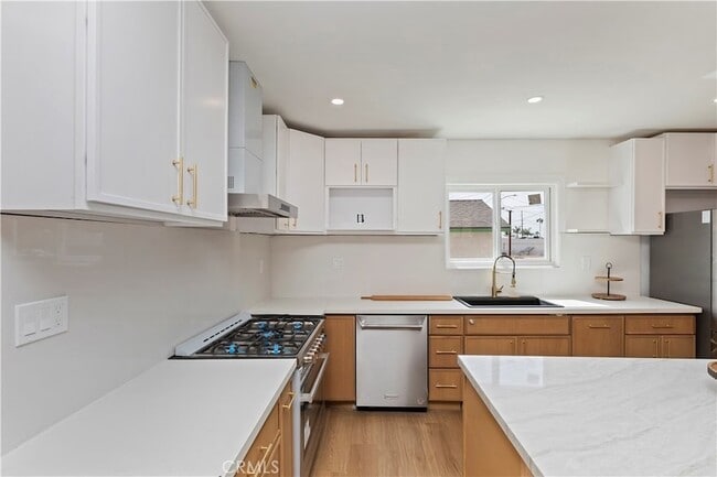 Building Photo - 7830 Casa Blanca St