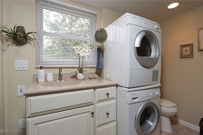 Building Photo - 940 3rd St S