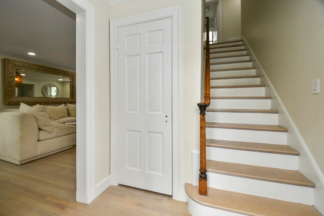 Building Photo - 8 Spruce Park