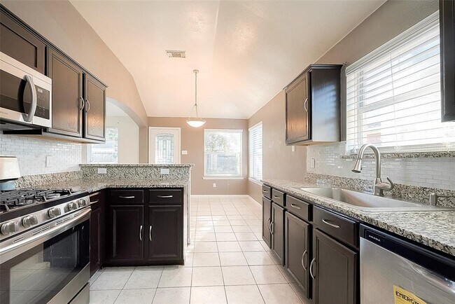 Building Photo - 22207 Falconwood Ln