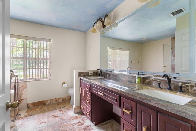 Building Photo - 4806 S Lee Rd