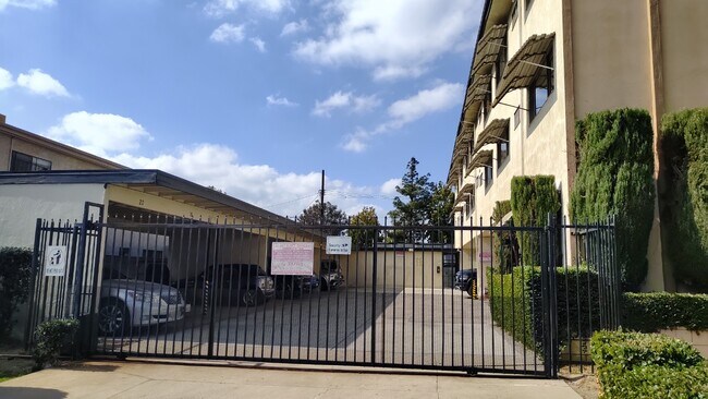 Building Photo - 7005 Coldwater Canyon Ave