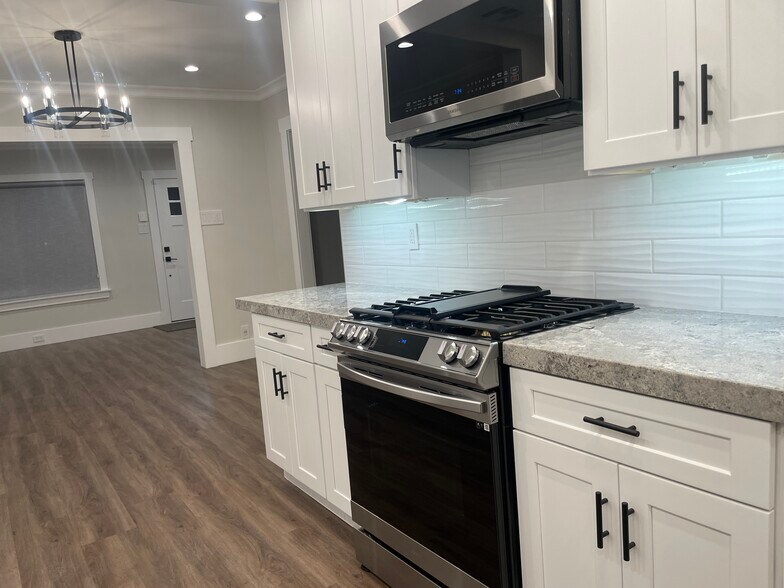 Kitchen - 3809 Brunswick Ave