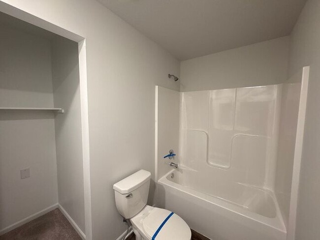 Building Photo - Charming 3-Bedroom Home with Convenient Lo...