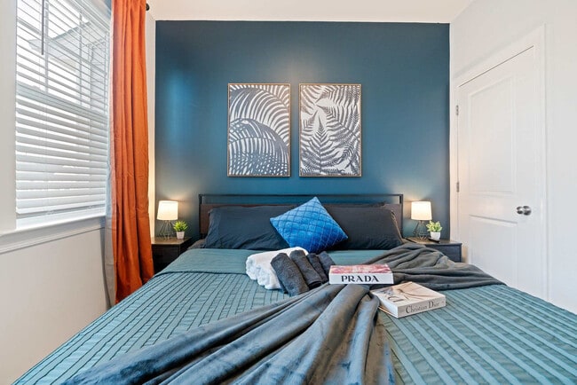 Building Photo - 1010 Falling Rock Pl