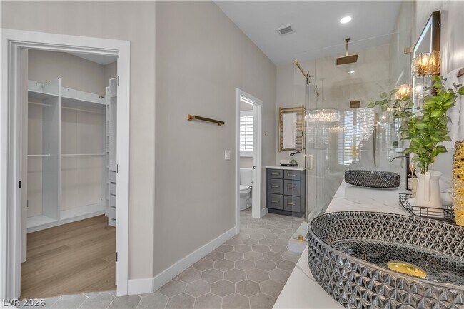 Building Photo - 8848 Rainbow Ridge Dr