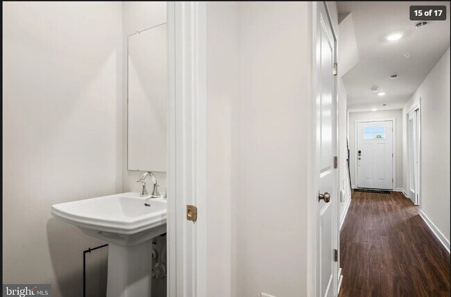 Building Photo - 319 Mingo Way