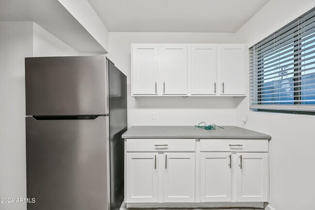 Building Photo - 1744 W Glendale Ave