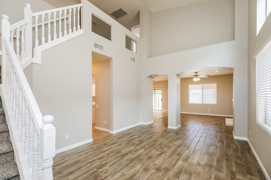 Building Photo - 4711 E Silverwood Dr