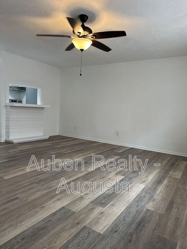 Building Photo - 451 Monetta St S E
