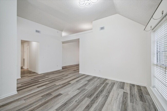 Building Photo - 143 W Village Knoll Cir