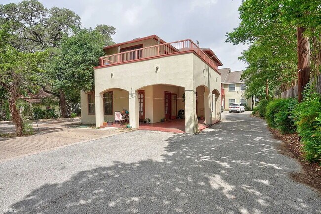Building Photo - "Cozy 1-Bedroom Retreat in San Marcos – Perfectly Sized at 651 Sq Ft on Burleson Street!"